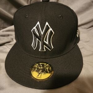 Black New York Yankees Fitted Cap